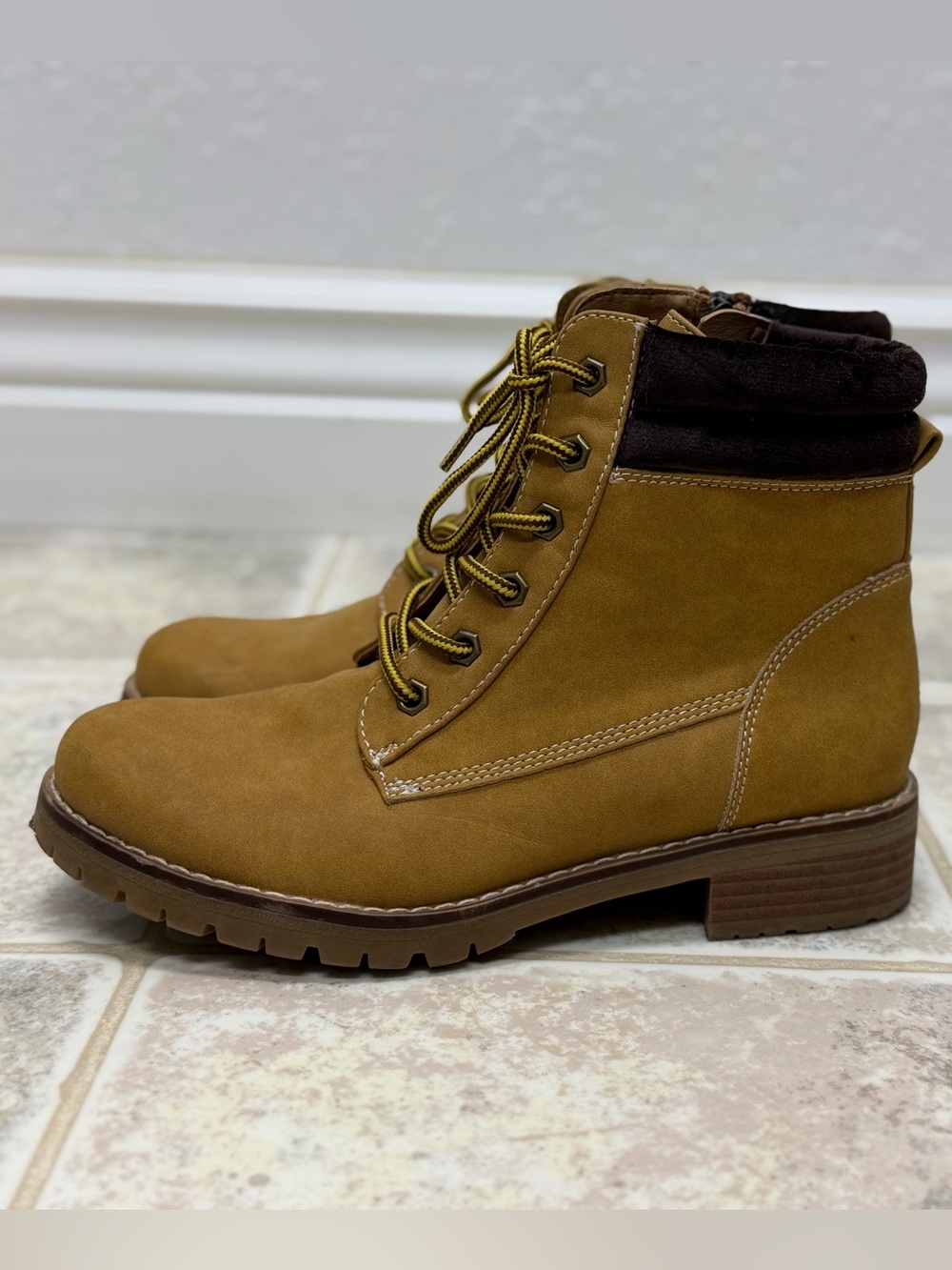 Sophie17 Kids Tan Faux Suede Lace-Up Combat Boots Size 4